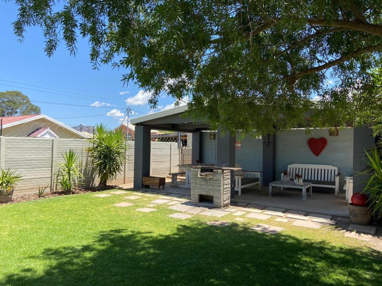 Апартаменты Karoo Heart Бофорт-Уэст Экстерьер фото