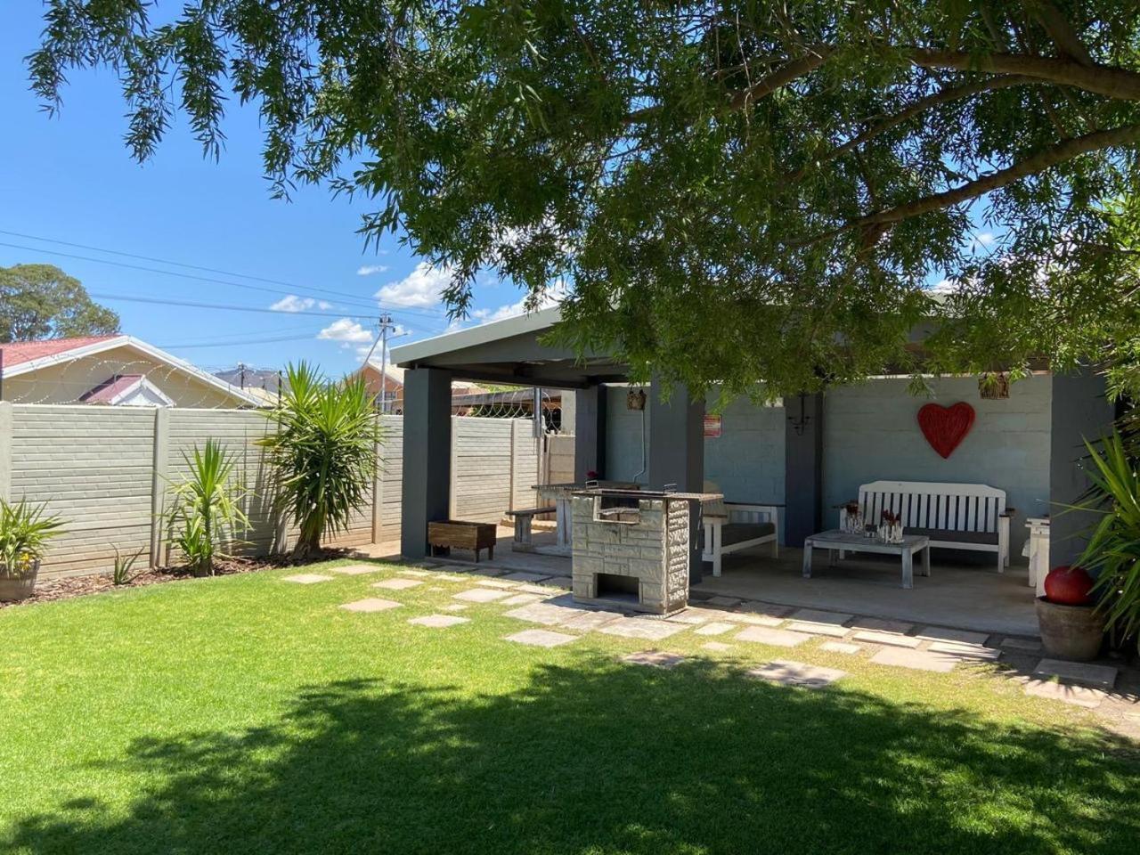 Апартаменты Karoo Heart Бофорт-Уэст Экстерьер фото